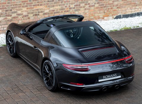 Porsche 911 Targa 4 GTS (991.2) 11
