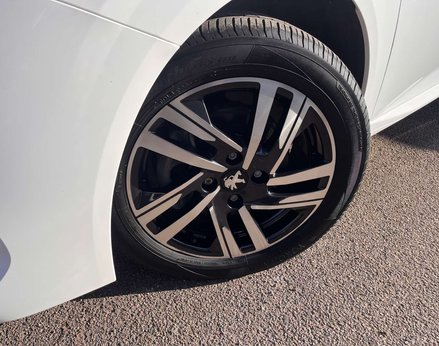 Peugeot 208 1.2 208 Allure Premium+ PureTech SS 5dr 3