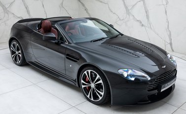 Aston Martin V12 Vantage ROADSTER 14