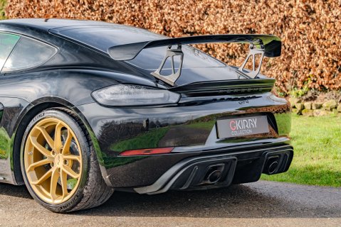 Porsche 718 Cayman GT4 24