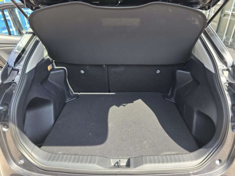 Toyota Yaris Cross 1.5 VVT-h Icon SUV 5dr Petrol Hybrid E-CVT Euro 6 (s/s) (116 ps) 31