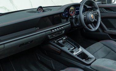 Porsche 911 Targa 4 GTS (992) 17