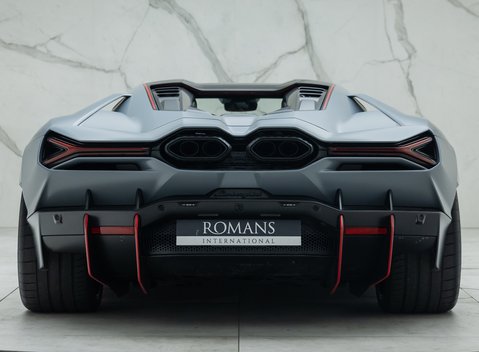 Lamborghini Revuelto 8