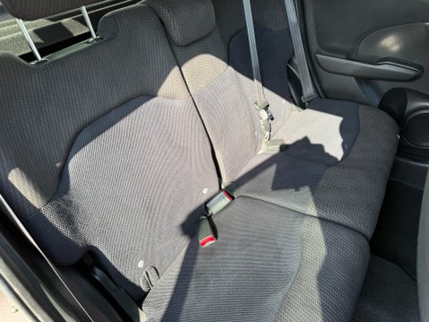 Honda Jazz I-VTEC ES PLUS AUTO 17