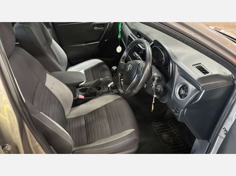 Toyota Auris 1.6 D-4D Business Edition Touring Sports 5dr Diesel Manual Euro 6 (s/s) (11 10
