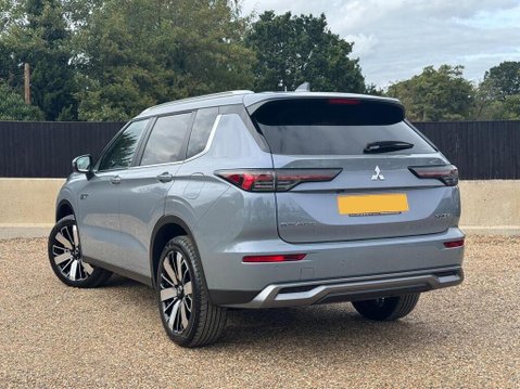 Mitsubishi Outlander 2.4 22.7kWh Nativa CVT 4WD Euro 6 (s/s) 5dr 2