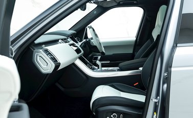 Land Rover Range Rover Sport 5.0 SVR Carbon Edition 15