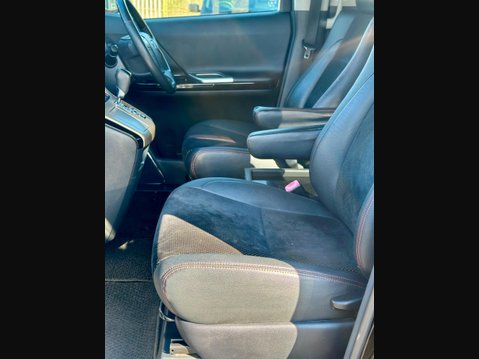 Toyota Vellfire Golden Eyes II Edition 25