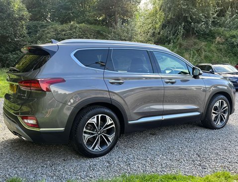 Hyundai SANTA FE 2.2 Santa Fe Premium SE CRDi Auto 4WD 5dr 5