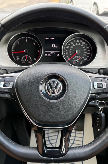 Volkswagen Golf SE TDI BMT -£20 ROAD TAX -1 OWNER -11 SERVICES -SATNAV -ADAPTIVE CRUISE 
