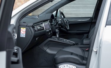 Porsche Macan Turbo 21