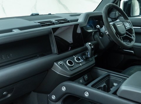 Land Rover Defender 90 V8 P525 18