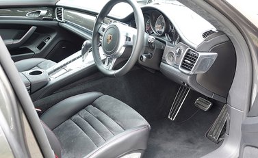 Porsche Panamera GTS 16