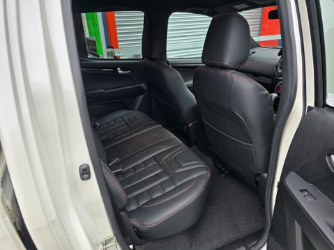 Isuzu D-Max BLADE DCB Auto 19