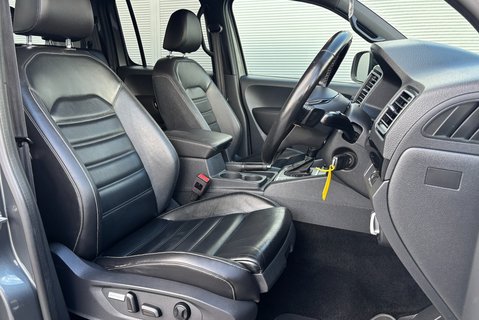 Volkswagen Amarok V6 258 Tdi DSG Aventura Black Edition 4Motion with Roller Shutter 5