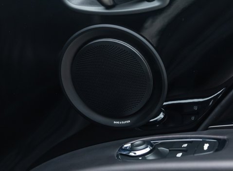 Aston Martin DB11 V8 25