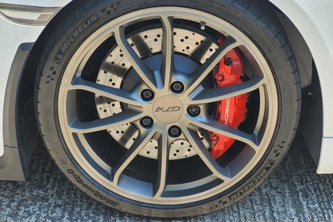 Porsche Cayman GT4 47