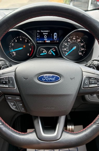 Ford Kuga ST-LINE AUTOMATIC -ONE OWNER- FORD SERVICE HISTORY - APPLE CARPLAY 