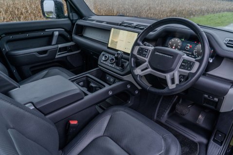 Land Rover Defender D300 X-Dynamic HSE 10