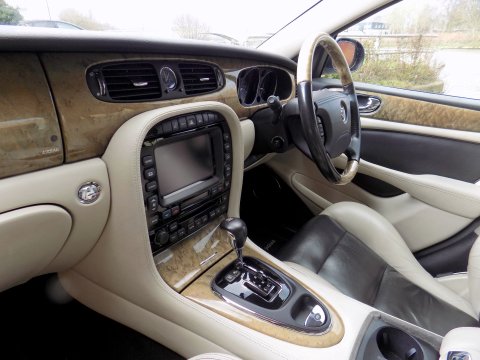 Jaguar XJR 4.2 V8 Supercharged 29