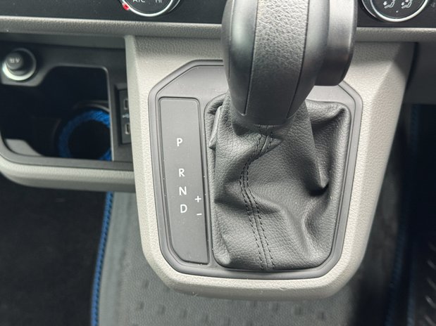 Volkswagen Transporter Crew Cab SWB L1H1 T30 Tdi Kombi Highline Auto Air Con Sensors SELECT 37