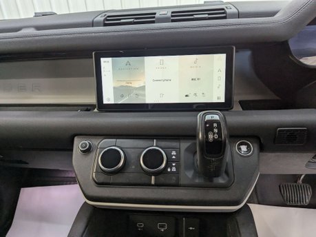 Land Rover Defender 2.0 Defender SE D Auto 4WD 5dr 80