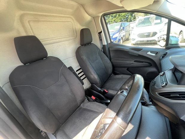 Ford Transit Courier SWB L1H1 Low Roof Limited Air Con Alloys Sensors EURO 6 NO VAT 27
