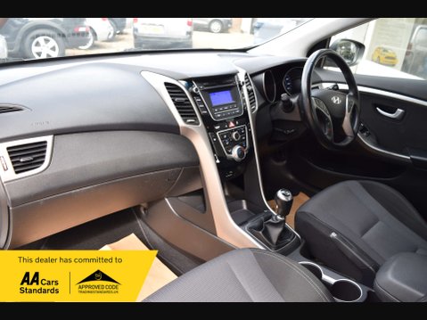 Hyundai i30 1.6 i30 SE Blue Drive CRDi 5dr 28