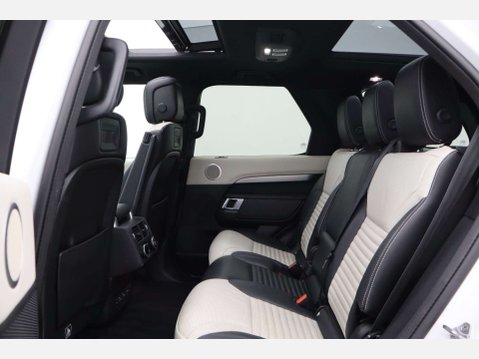 Land Rover Discovery 3.0 Discovery R-Dynamic SE D MHEV Auto 4WD 5dr 36