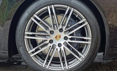 Porsche Panamera Diesel 11