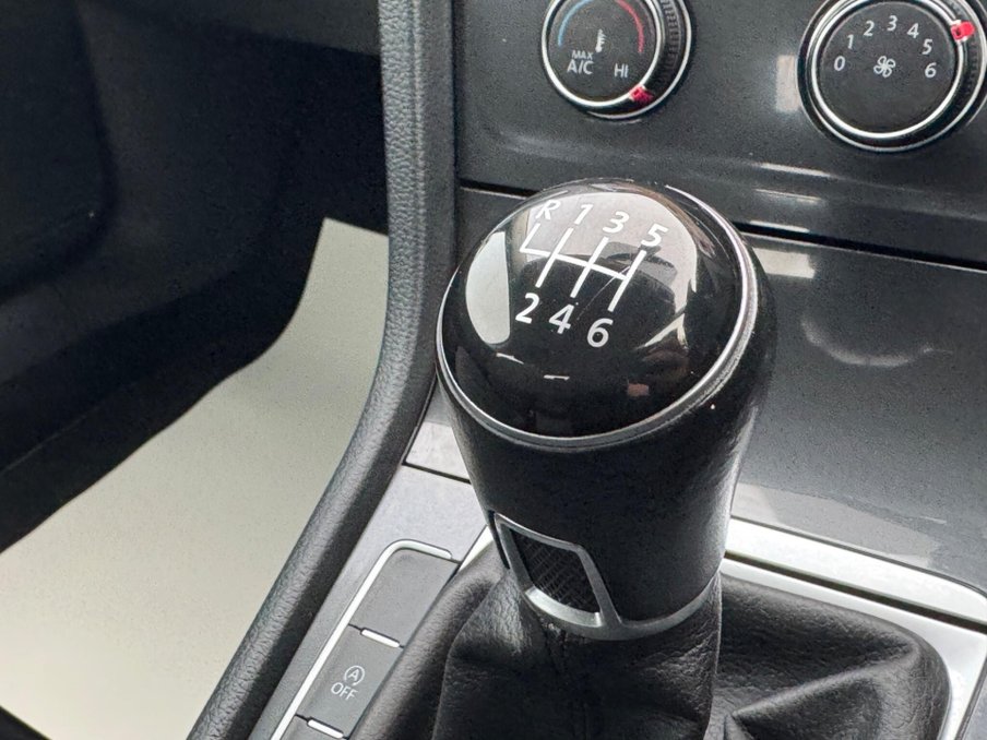 2017 Volkswagen Golf — image 32
