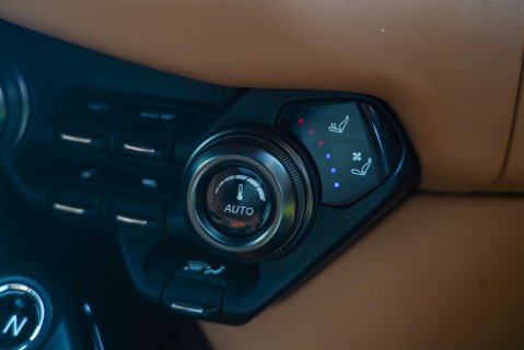 Aston Martin Vantage V8 15