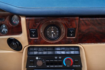 Aston Martin V8 Volante EFi 21