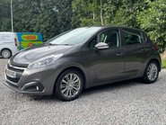 Peugeot 208 1.2 208 Signature S/S 5dr 11