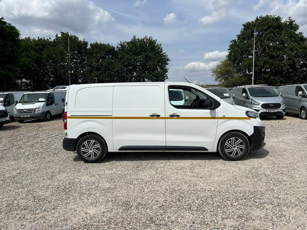 Peugeot Expert MWB L2H1 Low Roof Professional 2700 Air Con Tow Bar EURO 6 NO VAT 5