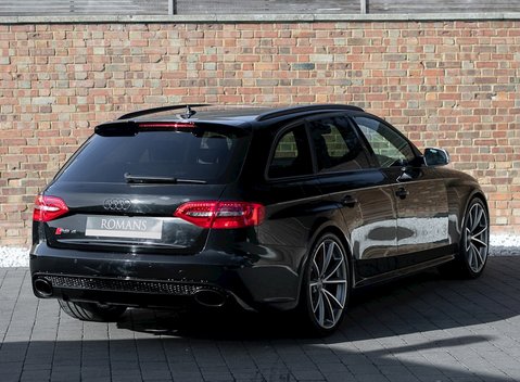Audi RS4 Avant 7