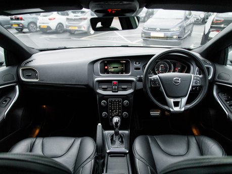 Volvo V40 T2 R-DESIGN EDITION