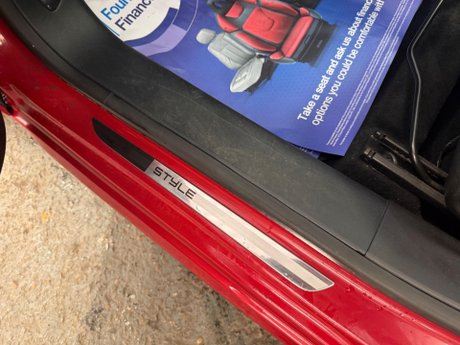 Peugeot 208 1.2 VTi Style Euro 5 5dr 36