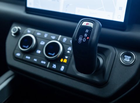 Land Rover Defender 90 D350 X-DYNAMIC HSE HARD TOP URBAN 22