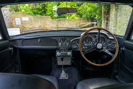 Aston Martin DB6 24