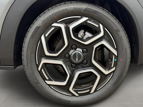 BYD Dolphin 150kW Design 60.4kWh 5dr Auto 13