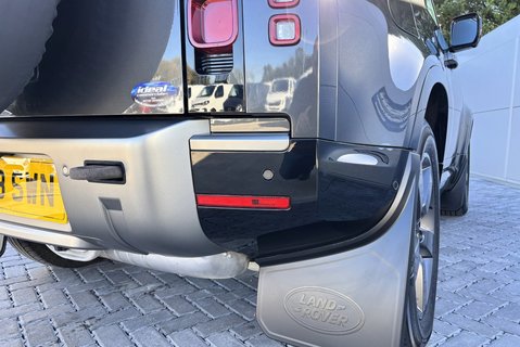 Land Rover Defender 90 D300 Hard Top X-Dynamic HSE 26