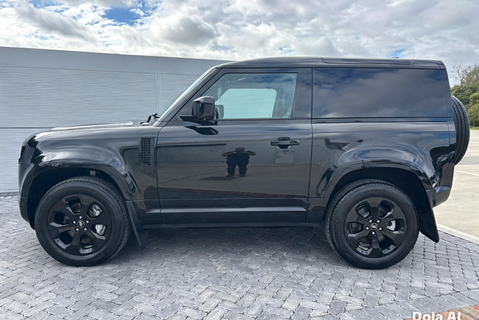 Land Rover Defender 90 D300 Hard Top X-Dynamic HSE 8