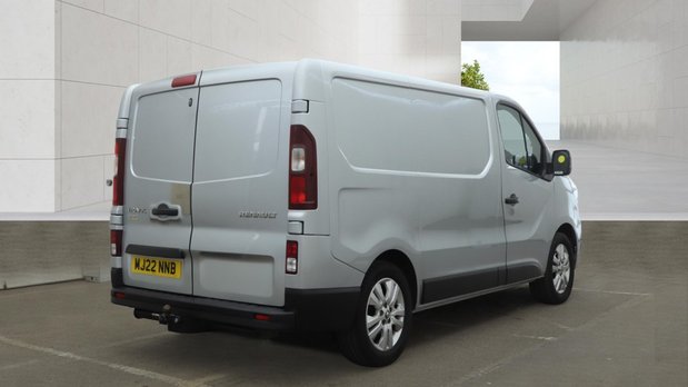 Renault Trafic Crew Cab SWB L1H1 Sport SL28 Air Con Alloys Sensors Tow Bar EURO 6 NO VAT 4