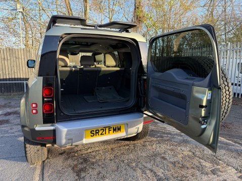 Land Rover Defender HSE MHEV 51