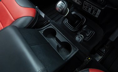 Land Rover Defender 90 ADVENTURE 24