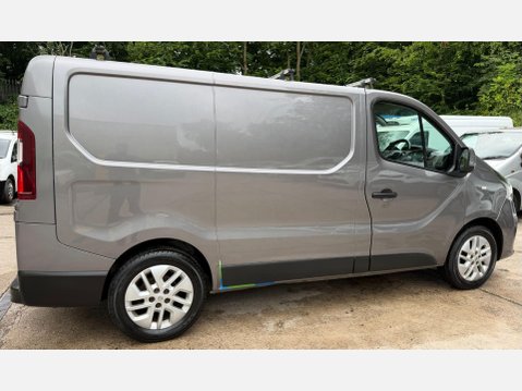 Renault Trafic 1.6 dCi 27 Sport Nav Panel Van 5dr Diesel Manual SWB Standard Roof Euro 6 ( 9