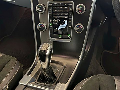 Volvo XC60 D4 R-DESIGN NAV 17