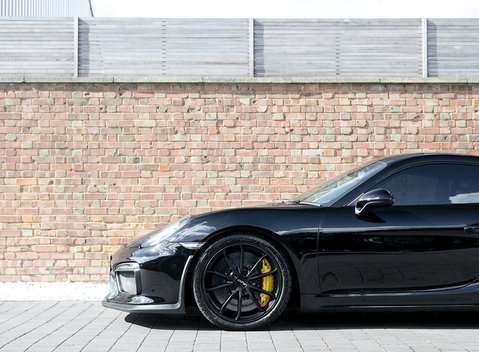 Porsche Cayman GT4 23