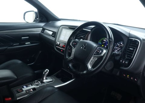 Mitsubishi Outlander 2.4h TwinMotor 13.8kWh Dynamic Safety SUV 5dr Petrol Plug-in Hybrid CVT 4WD 48